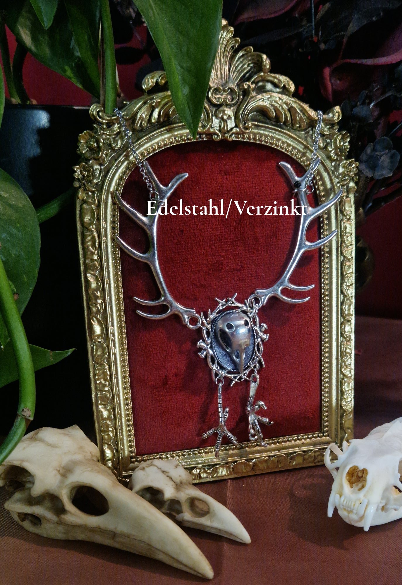 Collier: Hela
