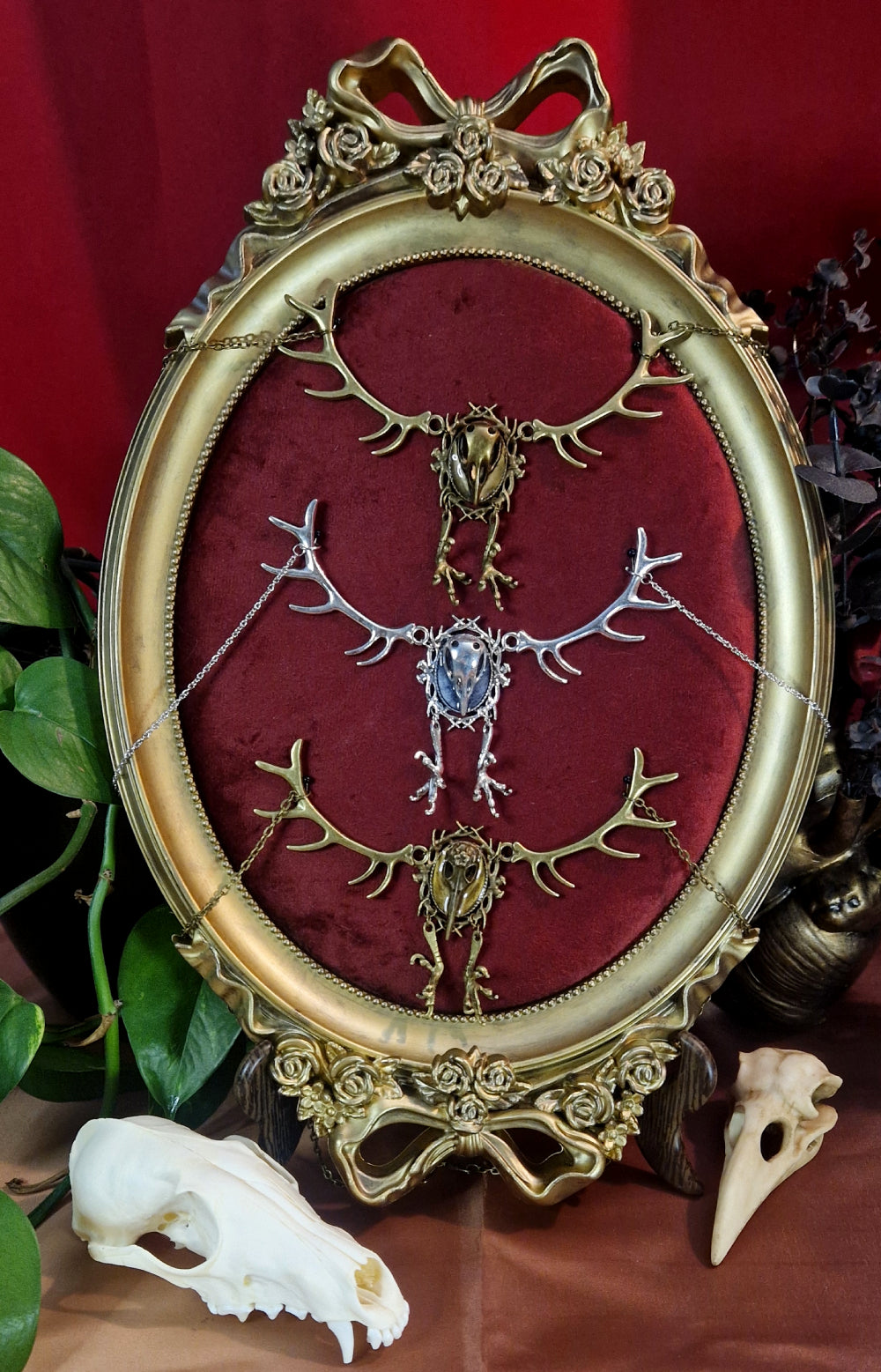 Collier: Hela