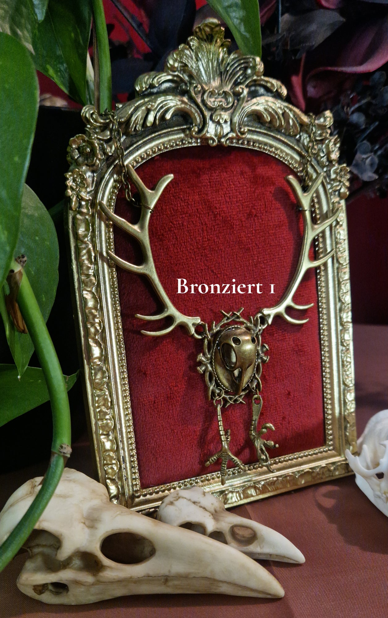 Collier: Hela